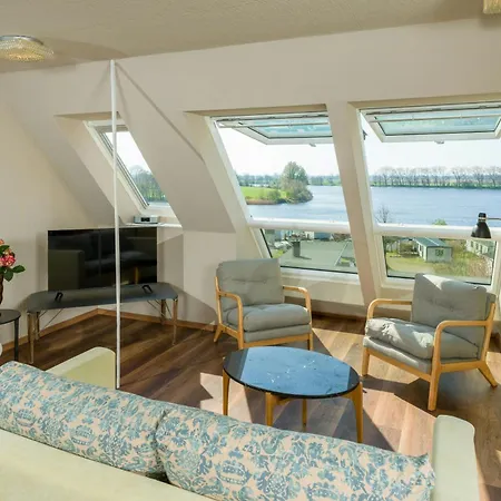A Design Retreat With Views Of The Eider 펜션 Suderstapel
