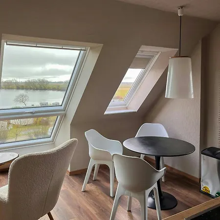 A Design Retreat With Views Of The Eider 펜션 Suderstapel
